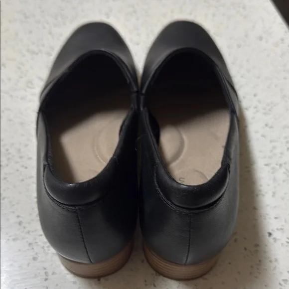 Clarks Black Flats Minimalist Slip-On Loafers - Picture 4 of 6